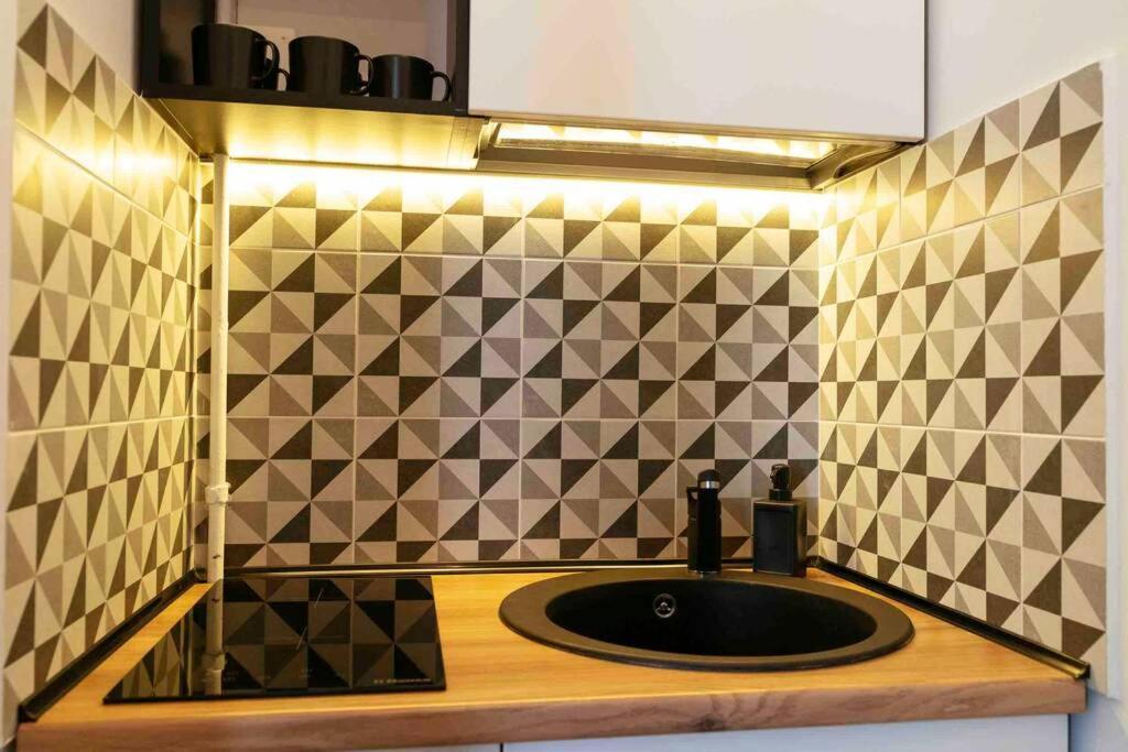 Beautiful - Location - Netflix+balcony Apartment Bukarest